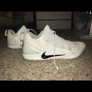 nike kobe’s white